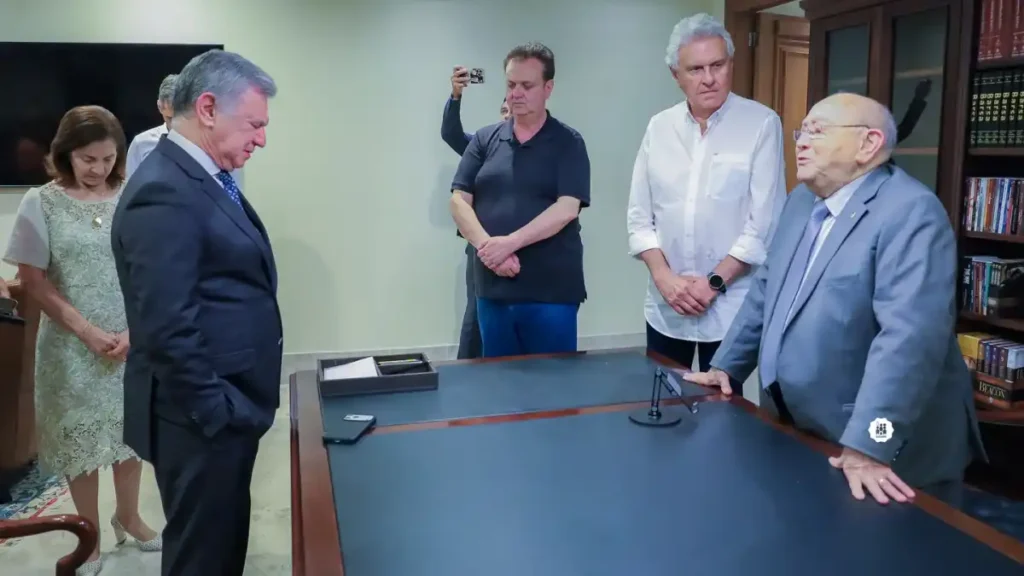 Pastor José Wellington orando por Caiado - @reprodução