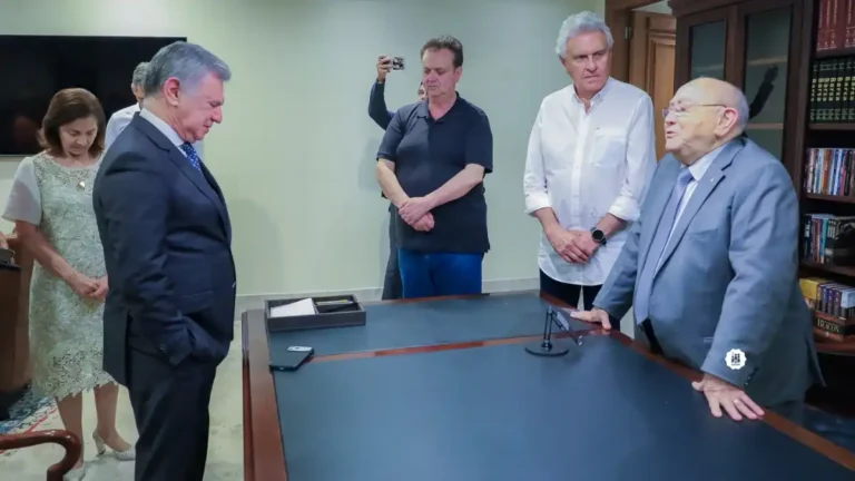 Ronaldo Caiado visita cúpula da CGADB em SP e recebe oração