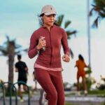 Maria Marçal inspira seguidores ao adotar rotina de exercícios entre ministrações