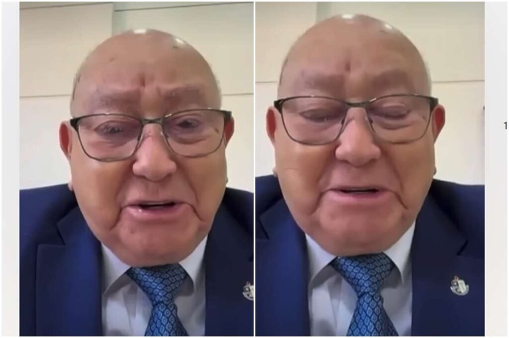 Pastor José Wellington em vídeo, usando óculos e terno, falando diretamente à câmera.