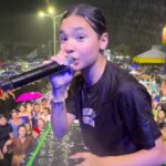 Maria Marçal ignora temporal e ministra debaixo de chuva em show