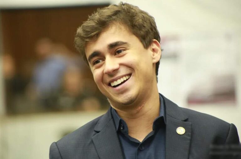 Nikolas Ferreira ironiza revogação da “taxa das blusinhas”: “Milagre de ano eleitoral”