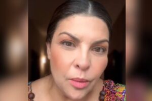 Vanilda Bordieri aparece em vídeo falando diretamente para a câmera.