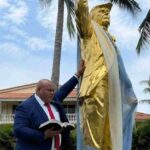 “Não é um bezerro de ouro”, defende pastor após abençoar estátua gigante de Trump