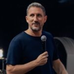Pastor Telmo Martinello faz desafio em pregação contra o comunismo