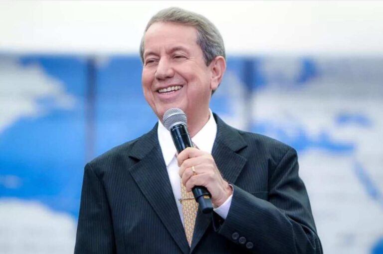 Band renova com R.R. Soares e garante R$ 5 milhões mensais no horário nobre