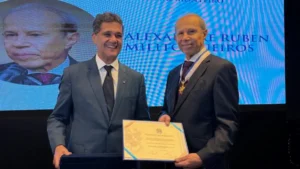 Governador entrega Comenda da Ordem do Mérito Jerônymo Monteiro ao pastor Alexandre Ruben Milito Gueiros