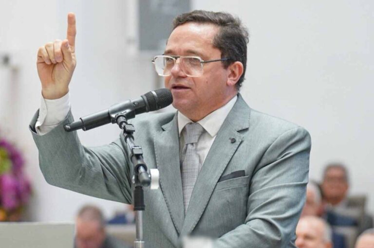 “Não me dê a Paz do Senhor”: Pastor critica uso de roupas de academia por fiéis