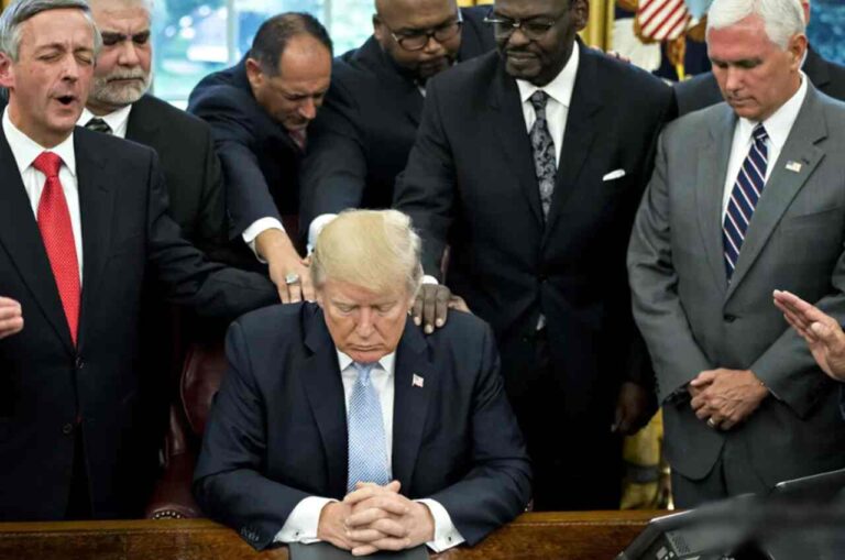 Pesquisa revela que apoio de cristãos a Trump afasta 48% dos jovens da igreja nos EUA