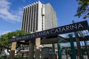 Fachada do Tribunal de Justiça de Santa Catarina (TJSC), sede do Poder Judiciário estadual, em Florianópolis.