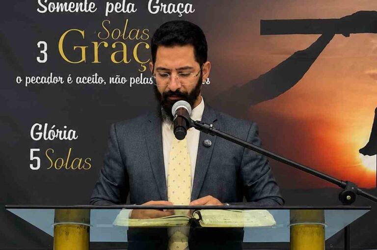 Pastor presbiteriano compara “farmar aura” a práticas de igrejas pentecostais