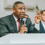 “Não presta mais”: Pastor critica roupas curtas e uso de celular em Círculo de Oração