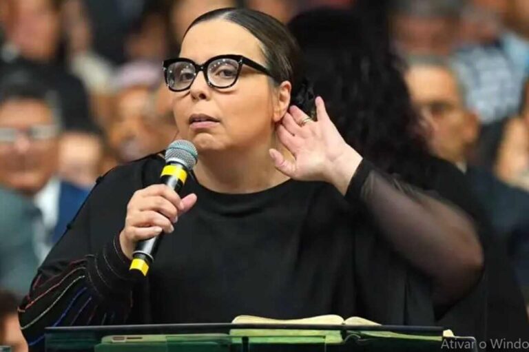Pastora Helena Raquel polemiza em congresso e declara: “A igreja não é bolsonarista”
