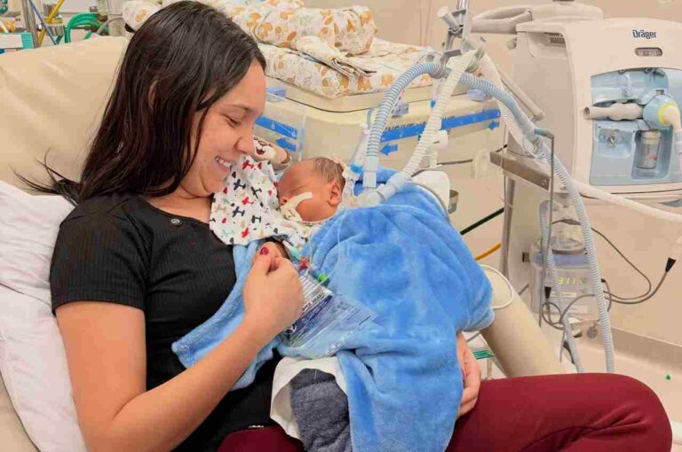 Vitória Souza celebra avanço na saúde do filho que passa a respirar sem aparelhos