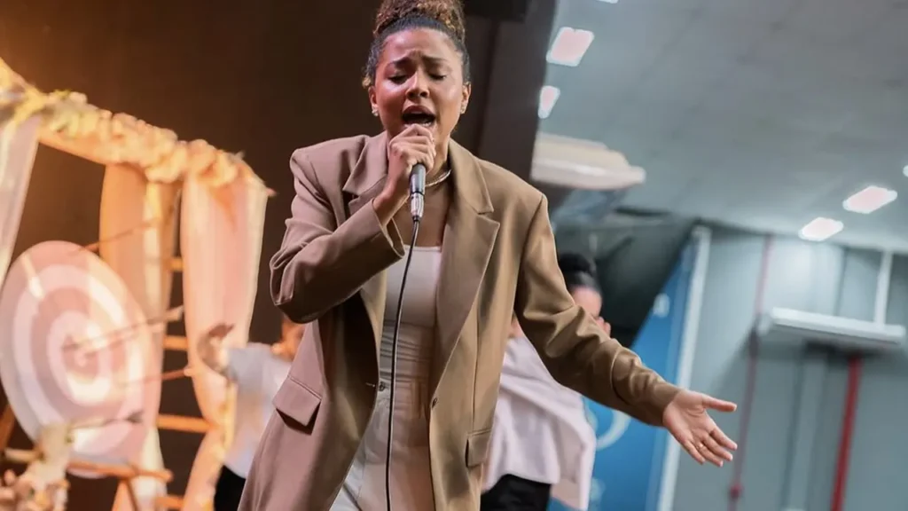 Gabriela Gomes em entrevista sobre a música Deus Proverá