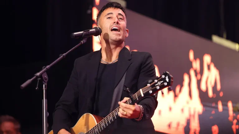 Phil Wickham ouviu que talvez nunca mais cantasse, cancelou meses de shows e encontrou no silêncio a ideia para um novo álbum