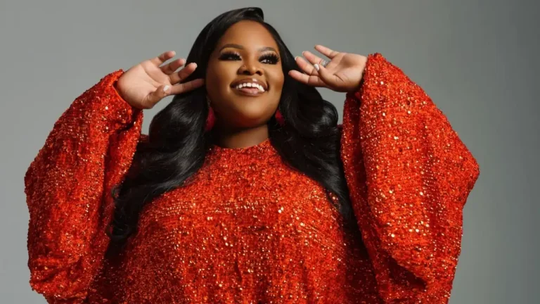 Após anos de infertilidade e tentativas de fertilização, Tasha Cobbs recebeu uma ligação e teve um mês para preparar a chegada do filho
