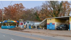Imóveis danificados pelo furacão Helene em Asheville, na Carolina do Norte