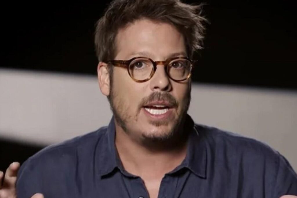 Ator e comediante durante entrevista