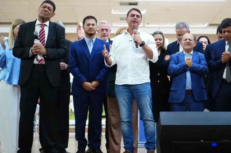 Pesquisa aponta que 90% dos brasileiros reprovam candidatos nos templos