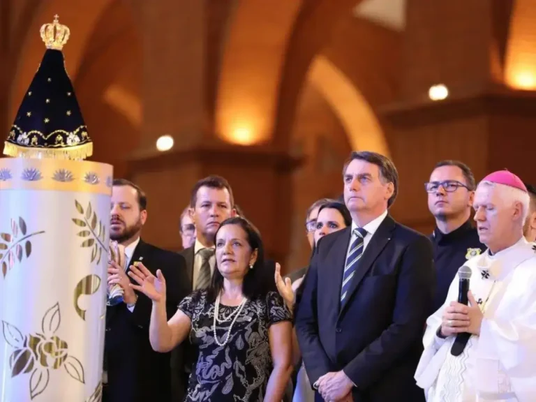 Bolsonaro consagrou o Brasil a Nossa Senhora Aparecida em 2022; veja o que ele declarou