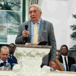 “Na internet tem muita porcaria”, dispara pastor contra o uso de Bíblia digital no púlpito