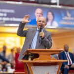 Pastor proíbe fundo musical em pregações e divide opiniões nas redes sociais