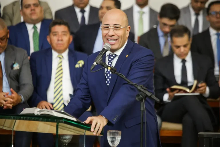 Após câncer, cinco cirurgias e parada cardíaca, Oseias de Madureira volta às urnas como favorito entre os evangélicos