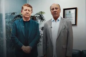 Pastor Mário de Oliveira e deputado federal Jefferson Campos aparecem juntos em registro no gabinete.